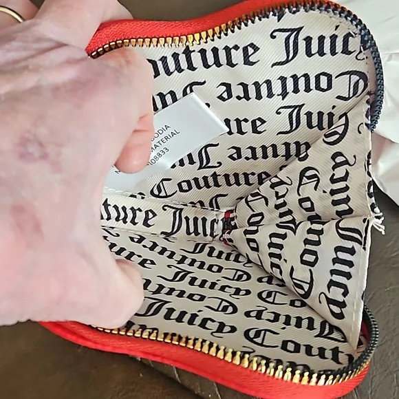 Juicy Couture heart ziparound wallet NWT - Picture 4 of 4